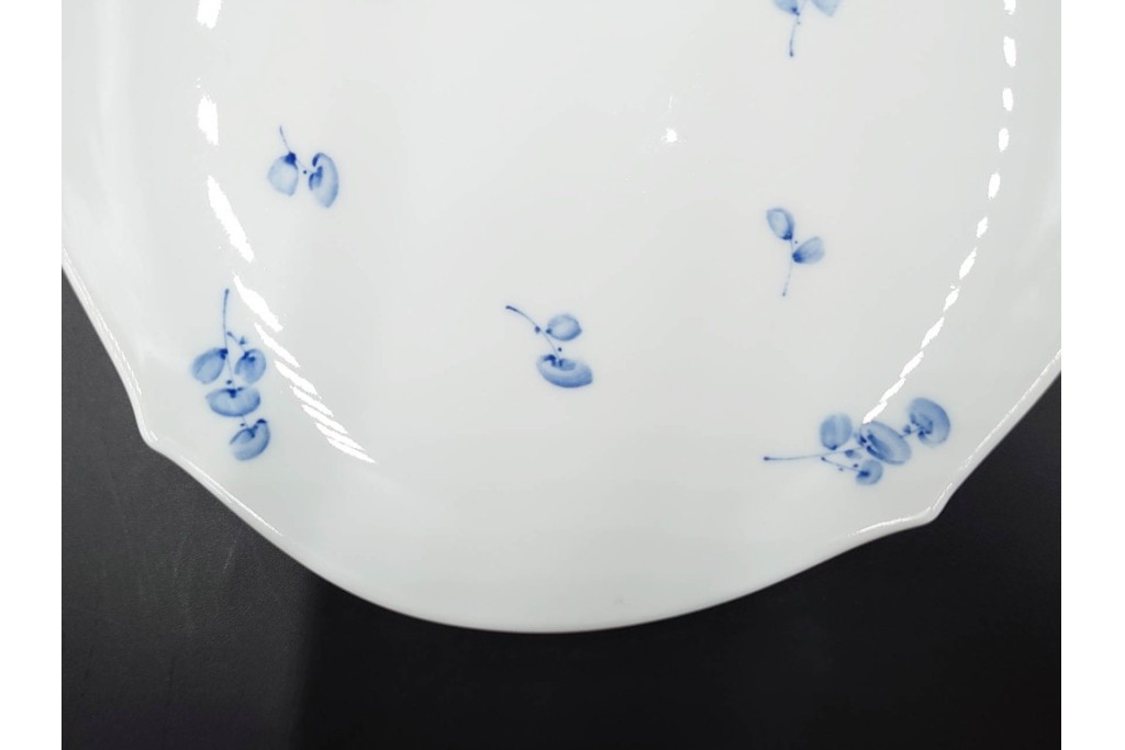 ドイツ製　Meissen(マイセン)　可憐な青い花が上品なティーカップ&ソーサー2客セット　定価(2客合計)16万5千円　(R-089210)