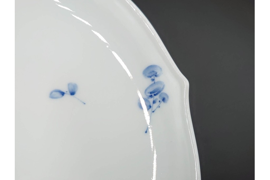 ドイツ製　Meissen(マイセン)　可憐な青い花が上品なティーカップ&ソーサー2客セット　定価(2客合計)16万5千円　(R-089210)