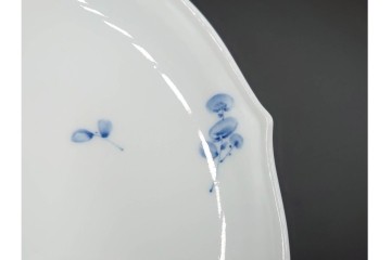 ドイツ製　Meissen(マイセン)　可憐な青い花が上品なティーカップ&ソーサー2客セット　定価(2客合計)16万5千円　(R-089210)