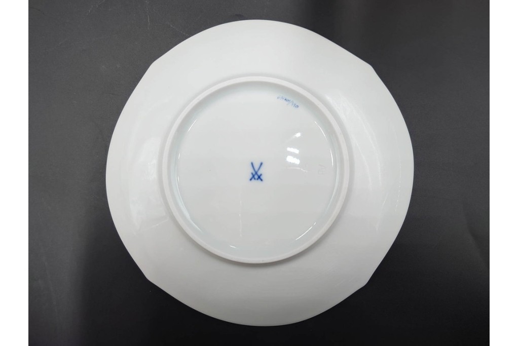 ドイツ製　Meissen(マイセン)　可憐な青い花が上品なティーカップ&ソーサー2客セット　定価(2客合計)16万5千円　(R-089210)