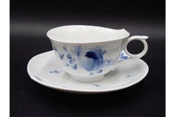 ドイツ製　Meissen(マイセン)　可憐な青い花が上品なティーカップ&ソーサー2客セット　定価(2客合計)16万5千円　(R-089210)