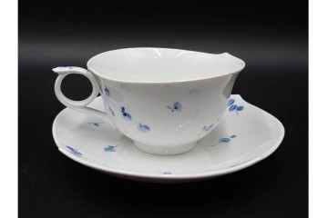 ドイツ製　Meissen(マイセン)　可憐な青い花が上品なティーカップ&ソーサー2客セット　定価(2客合計)16万5千円　(R-089210)