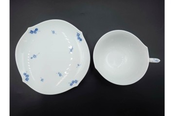 ドイツ製　Meissen(マイセン)　可憐な青い花が上品なティーカップ&ソーサー2客セット　定価(2客合計)16万5千円　(R-089210)