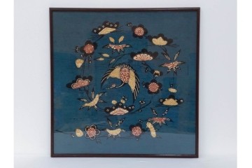 真作　人間国宝　芹沢銈介作　額装　松竹梅や鶴が描かれた型絵染のファブリック　(R-089213)