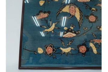 真作　人間国宝　芹沢銈介作　額装　松竹梅や鶴が描かれた型絵染のファブリック　(R-089213)