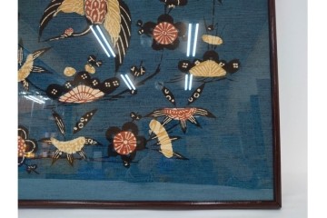 真作　人間国宝　芹沢銈介作　額装　松竹梅や鶴が描かれた型絵染のファブリック　(R-089213)