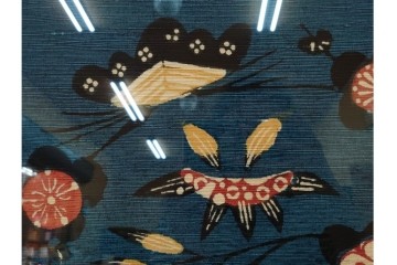 真作　人間国宝　芹沢銈介作　額装　松竹梅や鶴が描かれた型絵染のファブリック　(R-089213)