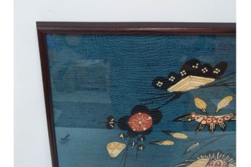 真作　人間国宝　芹沢銈介作　額装　松竹梅や鶴が描かれた型絵染のファブリック　(R-089213)