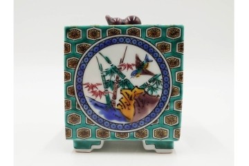 中村重人　九谷焼　華やかな佇まいの四君子文の香炉　共箱付き　(R-089224)