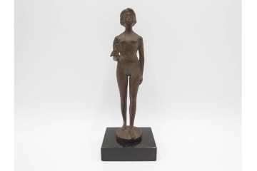 細野稔人　高さ約28cm　「ふくろうを持つ女神」　すらりとした立ち姿のブロンズ像　(R-089225)