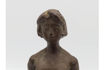 細野稔人　高さ約28cm　「ふくろうを持つ女神」　すらりとした立ち姿のブロンズ像　(R-089225)