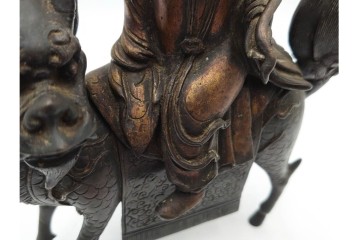 中国・唐物　古玩　古銅　麒麟に乗る人物香炉　(R-089227)