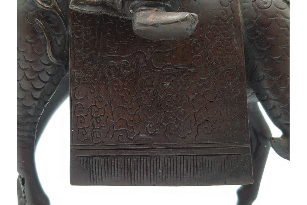 中国・唐物　古玩　古銅　麒麟に乗る人物香炉　(R-089227)