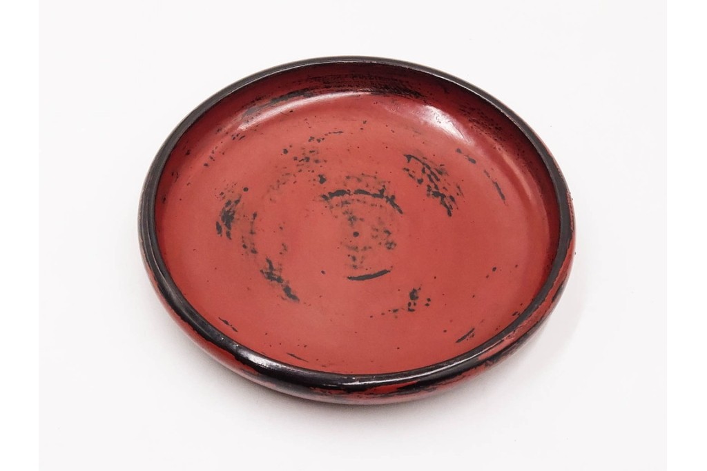 時代物　根来塗　木製漆器　使い込まれた風合いが趣深い丸盆　(R-089228)