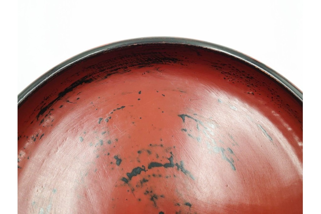 時代物　根来塗　木製漆器　使い込まれた風合いが趣深い丸盆　(R-089228)