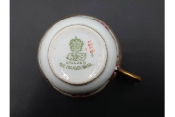 イギリス製　PARAGON(パラゴン)　金彩と薔薇のデザインが上品なカップ&ソーサー　(R-089237)