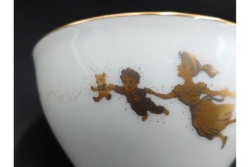 大倉陶園(OKURA/OAC)　ピーターパンモチーフのカップ&ソーサー　(R-089238)
