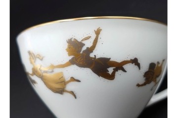 大倉陶園(OKURA/OAC)　ピーターパンモチーフのカップ&ソーサー　(R-089238)