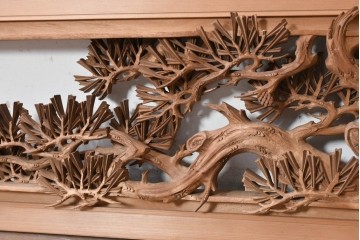 ヴィンテージ建具　昭和後期　井波彫刻　清峰作　枝ぶり豊かな松図の欄間2枚セット　(R-089243)