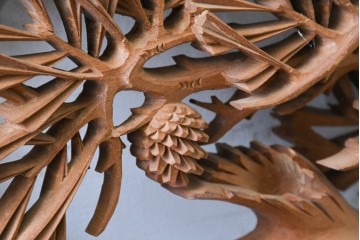 ヴィンテージ建具　昭和後期　井波彫刻　中川進作　幅約2.1m　力強く枝を広げる老松図の彫刻欄間2枚セット　(R-089248)