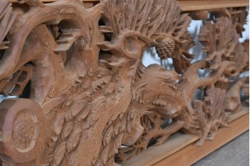 ヴィンテージ建具　昭和後期　井波彫刻　中川進作　幅約2.1m　力強く枝を広げる老松図の彫刻欄間2枚セット　(R-089248)
