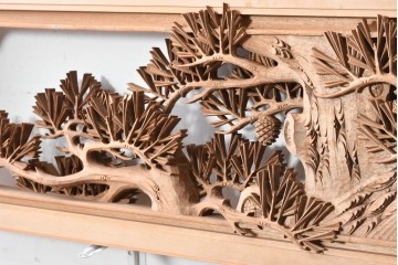 ヴィンテージ建具　昭和後期　井波彫刻　中川進作　幅約2.1m　力強く枝を広げる老松図の彫刻欄間2枚セット　(R-089248)