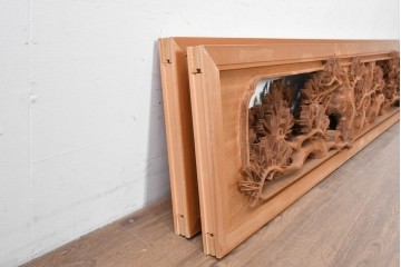 ヴィンテージ建具　昭和後期　井波彫刻　中川進作　幅約2.1m　力強く枝を広げる老松図の彫刻欄間2枚セット　(R-089248)