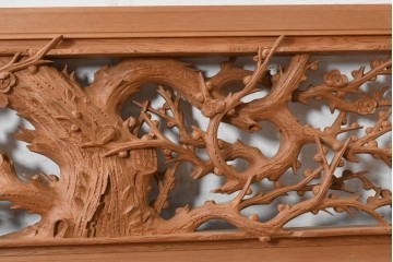 ヴィンテージ建具　昭和後期　井波彫刻　弘介作　幅約2.1m　奥行きある松竹梅図が趣深い欄間2枚セット　(R-089249)
