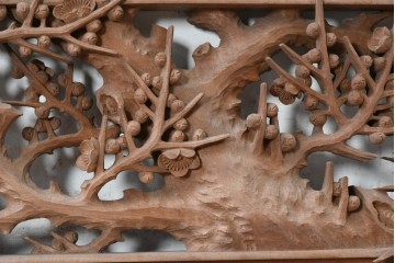 ヴィンテージ建具　昭和後期　井波彫刻　一雪作　幅約2.1m　四君子に雀文を表した彫刻欄間2枚セット　(R-089250)