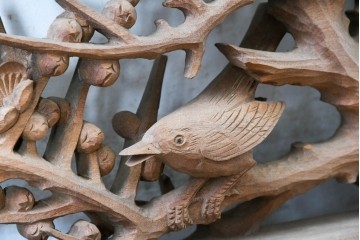 ヴィンテージ建具　昭和後期　井波彫刻　一雪作　幅約2.1m　四君子に雀文を表した彫刻欄間2枚セット　(R-089250)