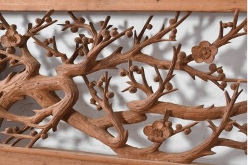 ヴィンテージ建具　昭和後期　井波彫刻　幅約2.1m　和の趣を深める松竹梅図の彫刻欄間2枚セット　(R-089252)