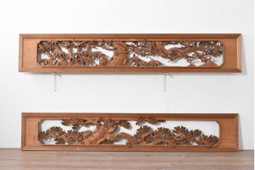 ヴィンテージ建具　昭和中期から昭和後期　井波彫刻　寿光作　幅約2.1m　松竹梅図を表した欄間2枚セット　(R-089253)