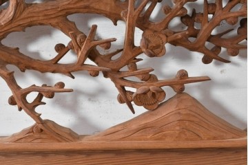 ヴィンテージ建具　昭和中期から昭和後期　井波彫刻　寿光作　幅約2.1m　松竹梅図を表した欄間2枚セット　(R-089253)