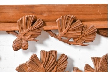 ヴィンテージ建具　昭和中期から昭和後期　井波彫刻　寿光作　幅約2.1m　松竹梅図を表した欄間2枚セット　(R-089253)