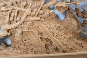 ヴィンテージ建具　昭和後期　井波彫刻　松竹梅が広がる幅約2.3mの欄間2枚セット　(R-089254)