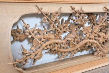ヴィンテージ建具　昭和後期　井波彫刻　松竹梅が広がる幅約2.3mの欄間2枚セット　(R-089254)