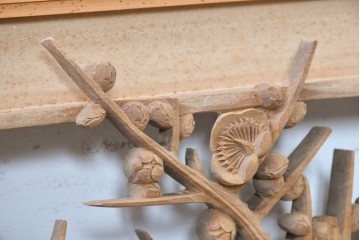 ヴィンテージ建具　昭和後期　井波彫刻　松竹梅が広がる幅約2.3mの欄間2枚セット　(R-089254)