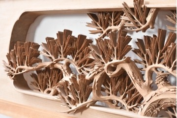 ヴィンテージ建具　昭和後期　井波彫刻　松竹梅が広がる幅約2.3mの欄間2枚セット　(R-089254)