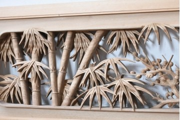 ヴィンテージ建具　昭和後期　井波彫刻　松竹梅が広がる幅約2.3mの欄間2枚セット　(R-089254)