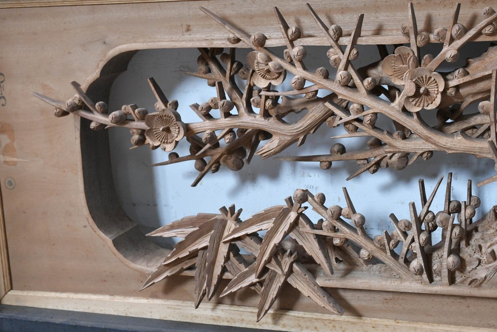 ヴィンテージ建具　昭和中期から昭和後期　井波彫刻　清雲作　松竹梅図の細やかな彫刻を楽しめる欄間2枚セット　(R-089255)