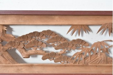 ヴィンテージ建具　昭和中期から昭和後期　井波彫刻　美峰作　松竹梅図を細やかに描いた彫刻欄間2枚セット　(R-089256)