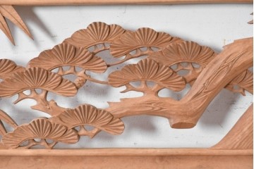 ヴィンテージ建具　昭和中期から昭和後期　井波彫刻　美峰作　松竹梅図を細やかに描いた彫刻欄間2枚セット　(R-089256)