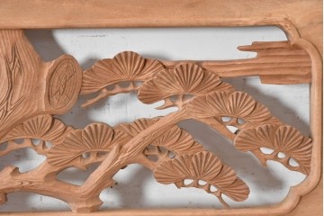 ヴィンテージ建具　昭和中期から昭和後期　井波彫刻　美峰作　松竹梅図を細やかに描いた彫刻欄間2枚セット　(R-089256)