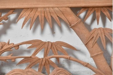 ヴィンテージ建具　昭和中期から昭和後期　井波彫刻　美峰作　松竹梅図を細やかに描いた彫刻欄間2枚セット　(R-089256)