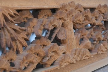 ヴィンテージ建具　昭和後期　屋久杉?　力強い松としなやかな竹を表した彫刻欄間1枚　(R-089258)