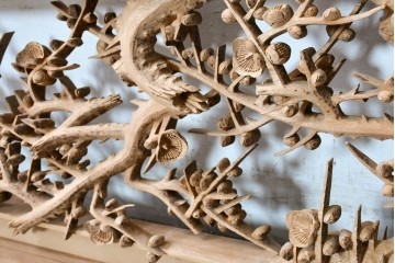 ヴィンテージ建具　昭和中期　北陸産　梅と竹の繊細な透かし彫りを楽しめる欄間1枚　(R-089260)