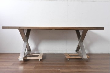 中古　ヨーロッパ輸入家具　ステンレスレッグのダイニングテーブル　(R-089262)