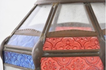 《引っ掛けシーリング式ペンダントライト加工費込み》　ヴィンテージ照明　アラビアン　色ガラスの意匠がレトロなランタン型ペンダントライト　(R-089268)