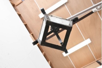《引っ掛けシーリング式ペンダントライト加工費込み》　イギリスヴィンテージ　アイアン　模様入りの曇りガラスがやわらかな印象を添えるペンダントライト　(R-089269)