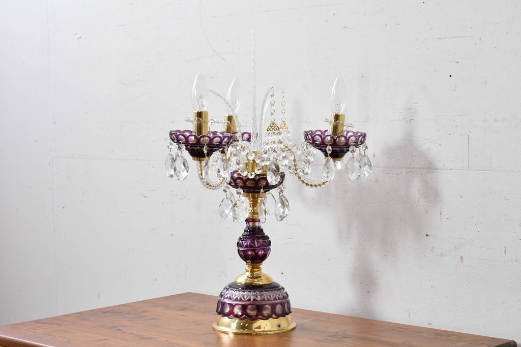 《スタンドライト加工費込み》　中古　美品　チェコ　LIGLASS(リグラス)　紫色の装飾が華やかな3灯置き型照明　定価推定約25万円　(R-089277)